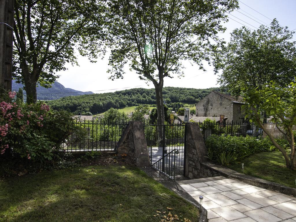 Au Petit Verger Puivert Exterior photo